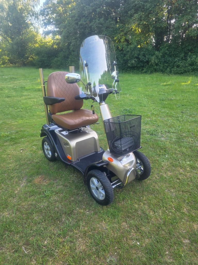 Solo 4 Elegance Scootmobiel (2024) lithium accu's, Ophalen, Life and Mobility, Zo goed als nieuw, 16 km/u of meer
