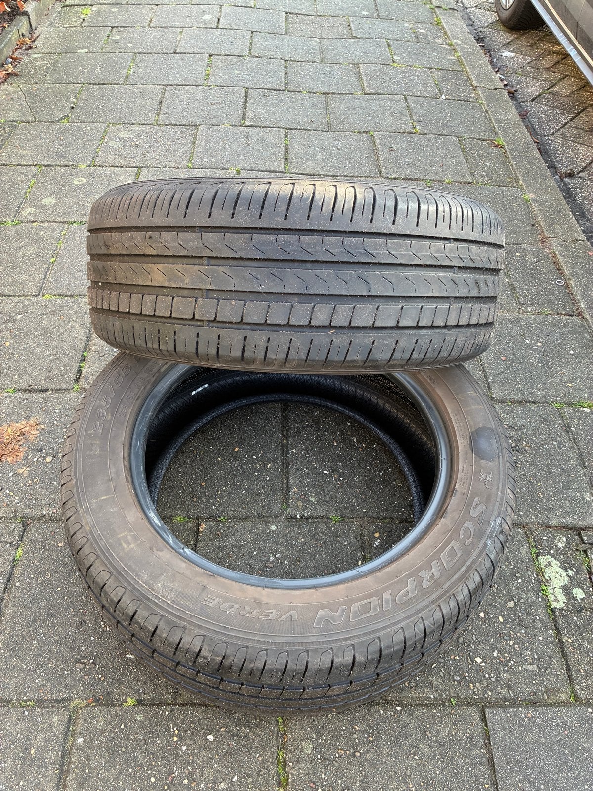 2 gebruikte banden voor Volkswagen Tiguan Pirreli, Ophalen, 18 inch, Gebruikt, 235 mm