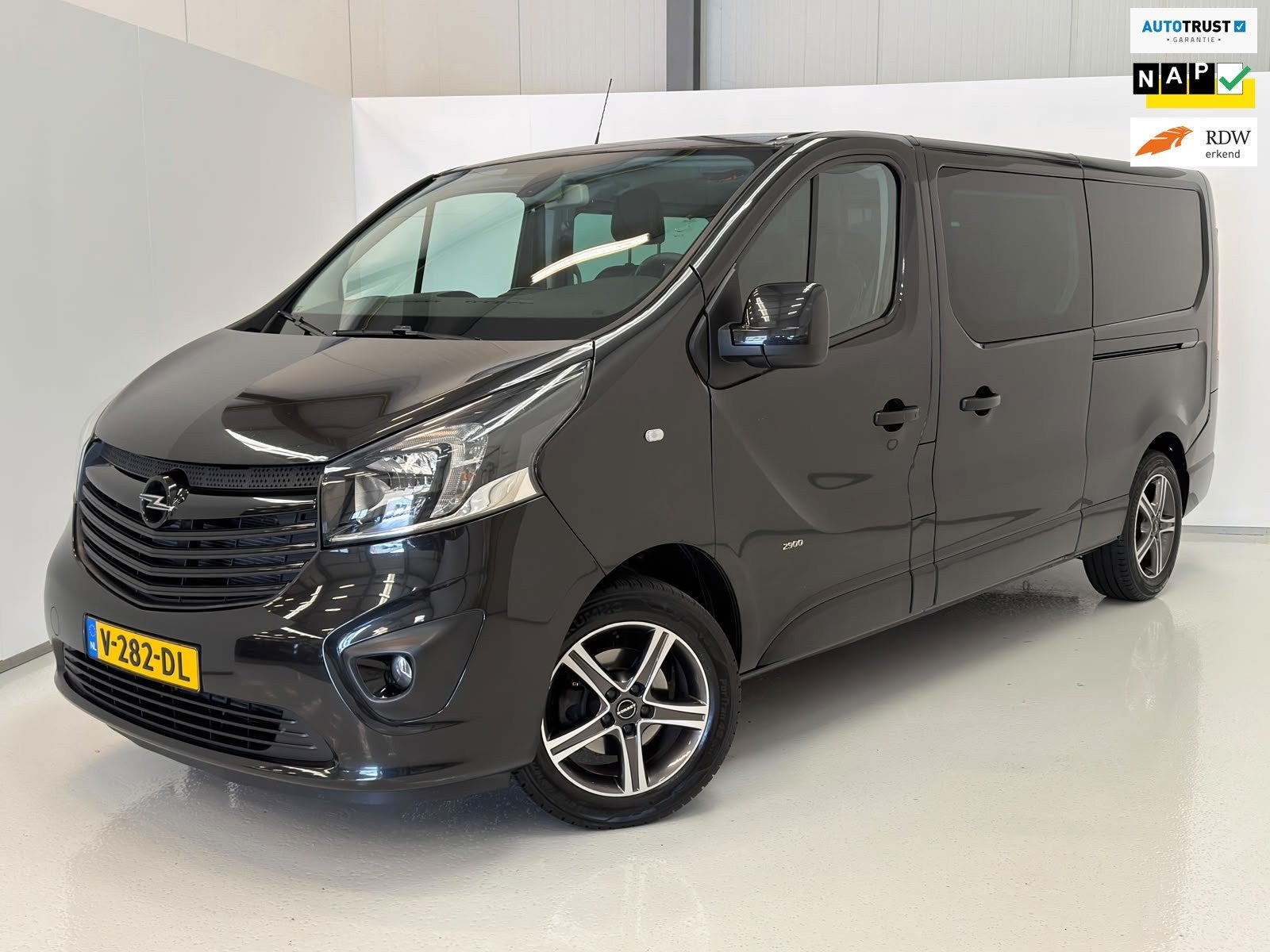 Opel Vivaro 1.6 CDTI L2H1 DC Innovation EcoFlex / Trekhaak /, Auto's, Voorwielaandrijving, Gebruikt, Euro 6, Bedrijf
