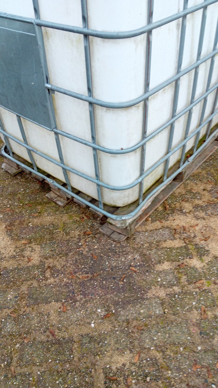 IBC op houten hele pallet., Minder dan 3 m³, Ophalen