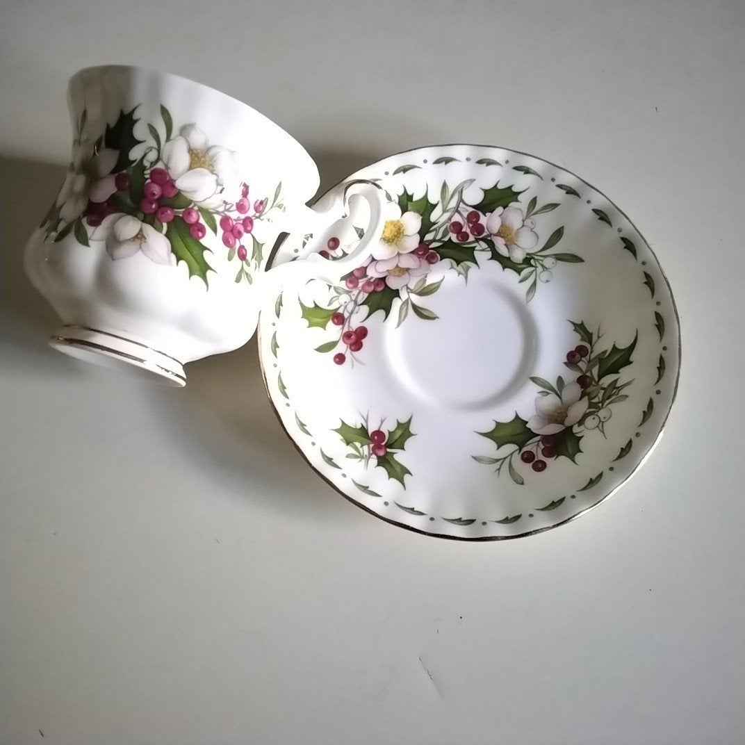 Royal albert december  dames kop en schotel, Ophalen of Verzenden, Porselein, Overige stijlen, Kop(pen) en/of Schotel(s)