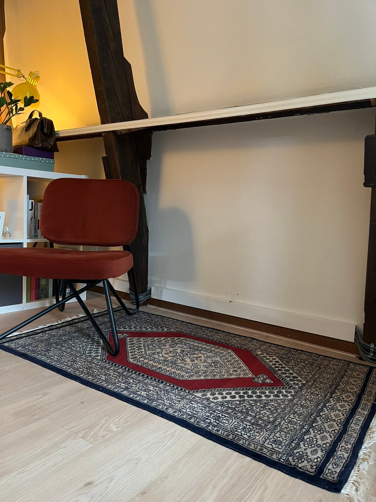 Vintage Perzisch tapijt - Rood met beige en blauw, Ophalen, Gebruikt, 100 tot 150 cm, Blauw