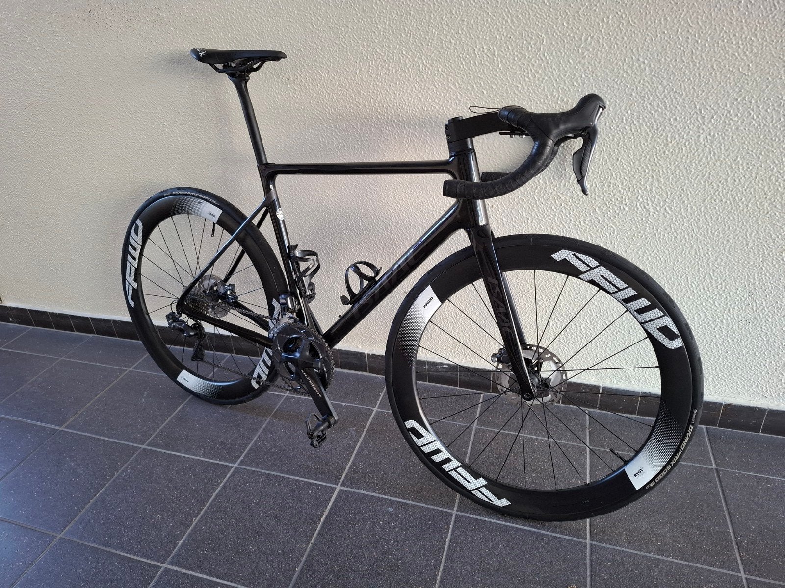 isaac Element - Ultegra di2 - Maat L - FFWD Ryot, 28 inch, Carbon, Heren, Zo goed als nieuw