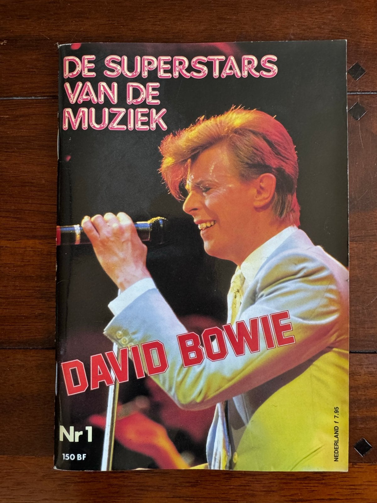 David Bowie  de Superstars van de muziek boekje, Ophalen of Verzenden, Gelezen, Artiest