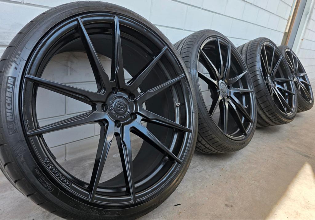 Rohana RFX2 22 inch velgen met zgan banden,Bmw Velgen 22inch, Ophalen, Gebruikt, 295 mm, Banden en Velgen
