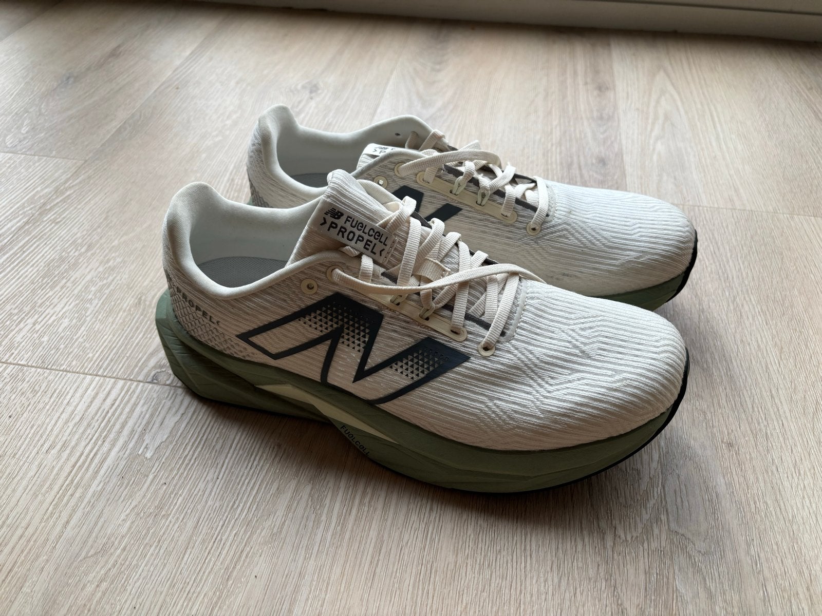 New Balance FuelCell Propel Hardloopschoenen - Maat EU44, Ophalen of Verzenden, Zo goed als nieuw, Hardlopen, Hardloopschoenen