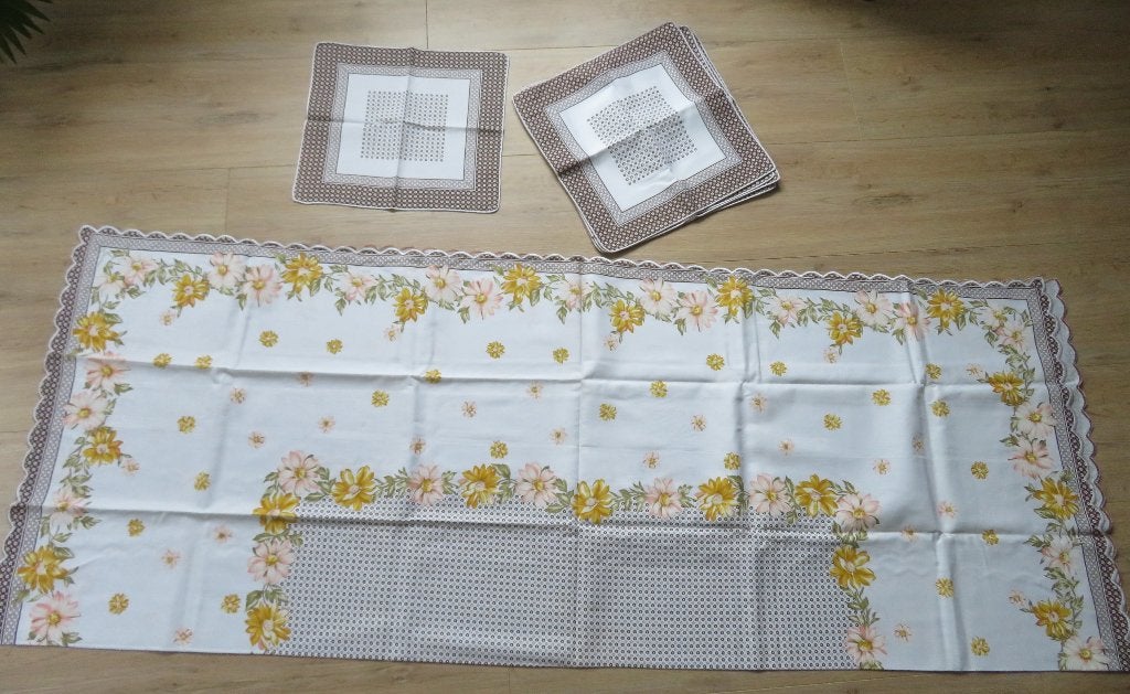 Tafelkleed met servetten Bruin met Bloemen Vintage, Ophalen of Verzenden, Nieuw, Rechthoek