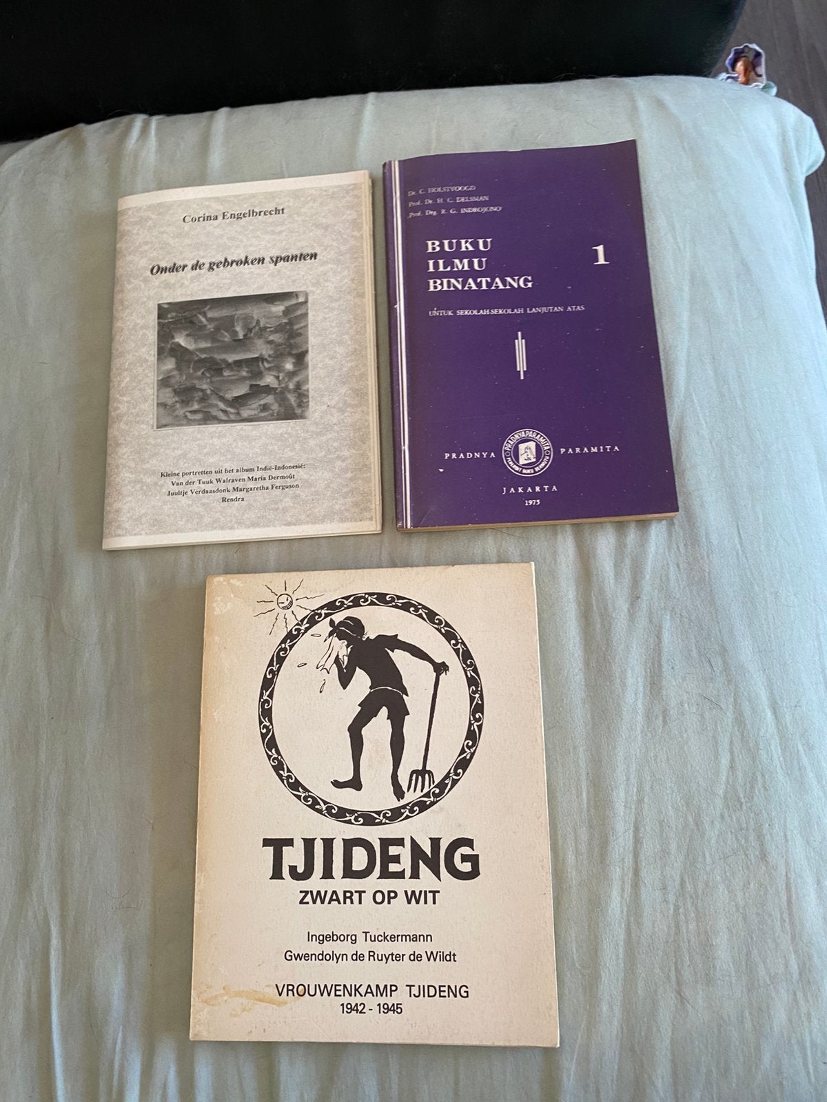 Indië Indonesië Biologieboek + Vrouwenkamp + Portretten., Ophalen of Verzenden, 20e eeuw of later, Zo goed als nieuw
