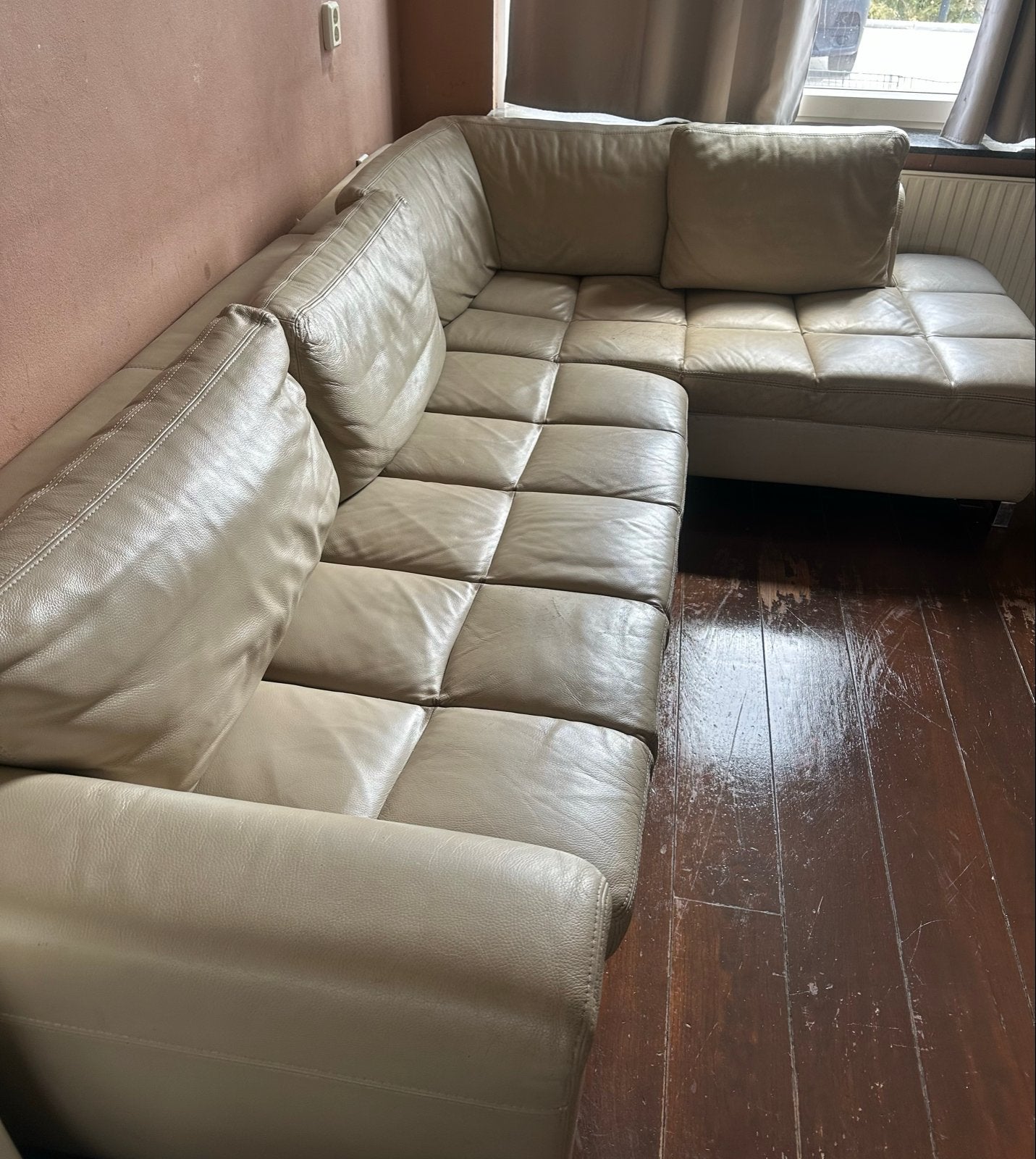 Lichte lederen hoekbank - comfortabel en stijlvol, Huis en Inrichting, Banken | Bankstellen, 250 tot 300 cm, Gebruikt, 100 tot 125 cm
