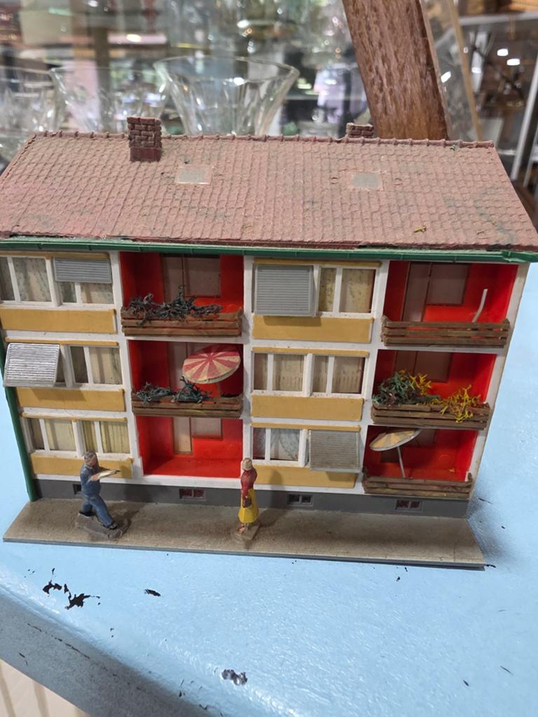 Modelbouw appartementencomplex met figuren, Veenlustplein 16, 1:50 tot 1:144, Gebruikt, Ophalen of Verzenden