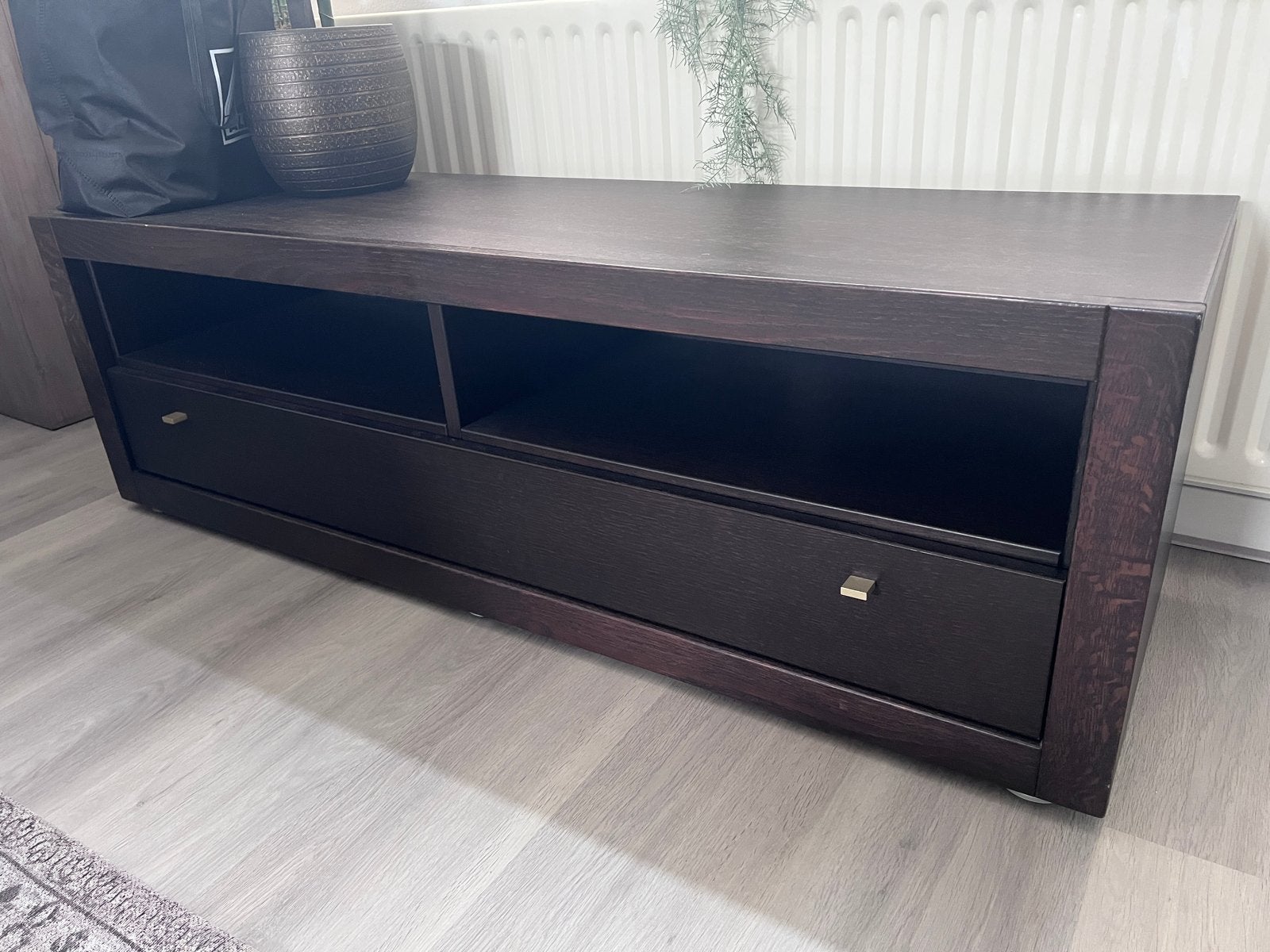Donkerbruine tv-kast met lade en kabelgaten, Ophalen, Gebruikt, 100 tot 150 cm, Minder dan 100 cm