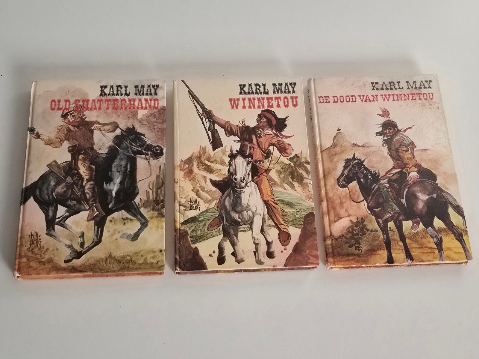 Karl May boeken: Old Sh.hand, Winnetou, De Dood van Winne, Ophalen of Verzenden, Gelezen, Karl May