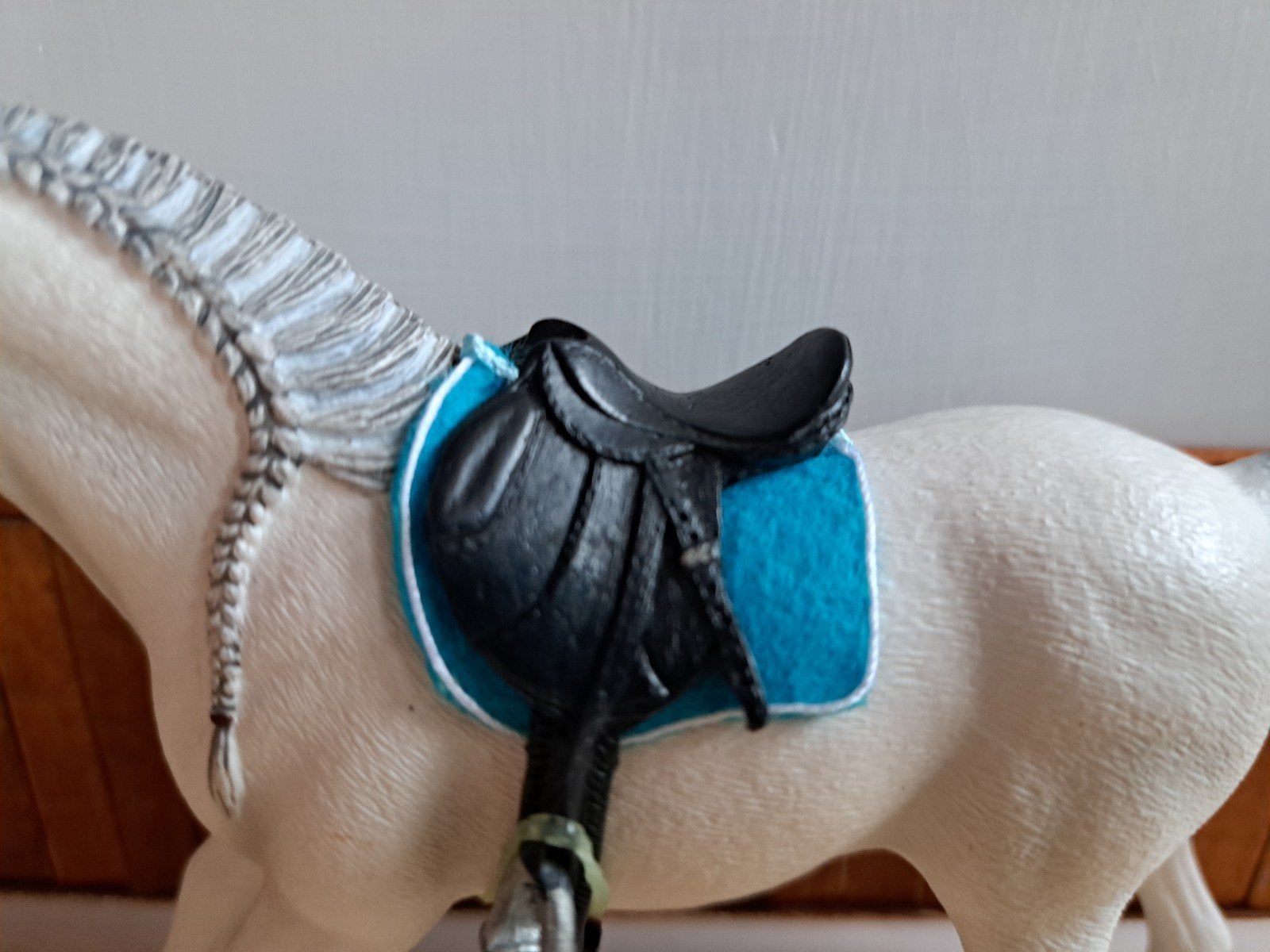 schleich zadel dekje blauw, Ophalen of Verzenden, Zo goed als nieuw, Paard, Beeldje of Figuurtje