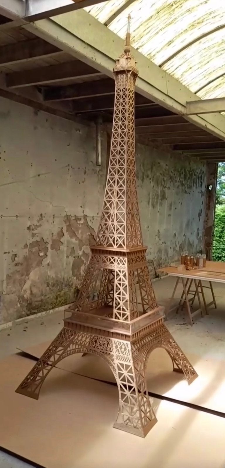 Handgemaakte eiffeltoren, Hobby en Vrije tijd, Modelbouw | Figuren en Diorama's, Ophalen of Verzenden, Zo goed als nieuw, 1:50 of kleiner