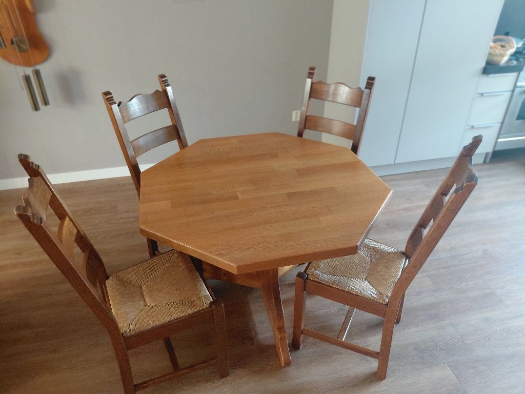te koop eetafel + stoelen van meubel fabriek oisterwijk, Ophalen, Gebruikt, Eikenhout, Overige vormen