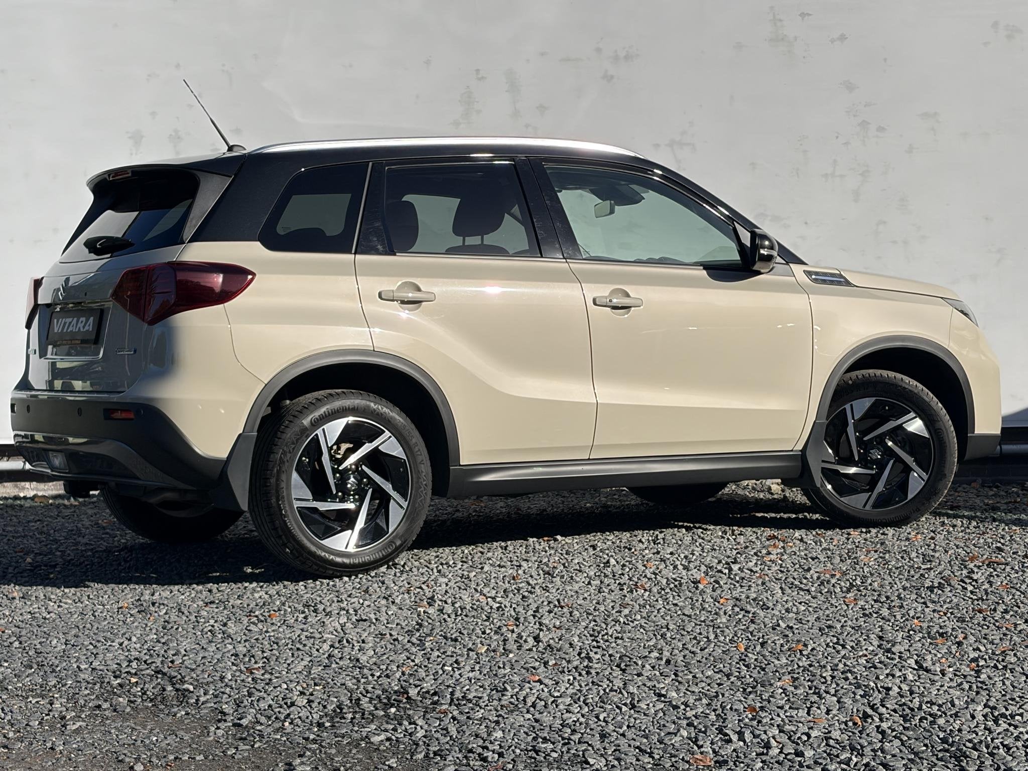 Suzuki Vitara 1.4 Boosterjet Smart Hybrid AllGrip Style Trek, Auto's, 12 maanden, Gebruikt, 4 cilinders, Wit