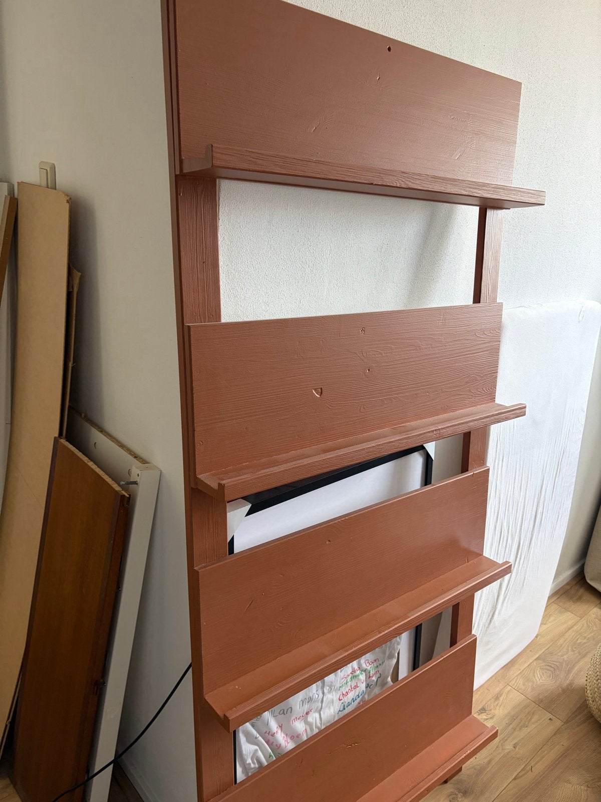 Boeken/schilderijenplank/kast - Bruin geschilderd, Ophalen, Met plank(en), Minder dan 50 cm, Gebruikt