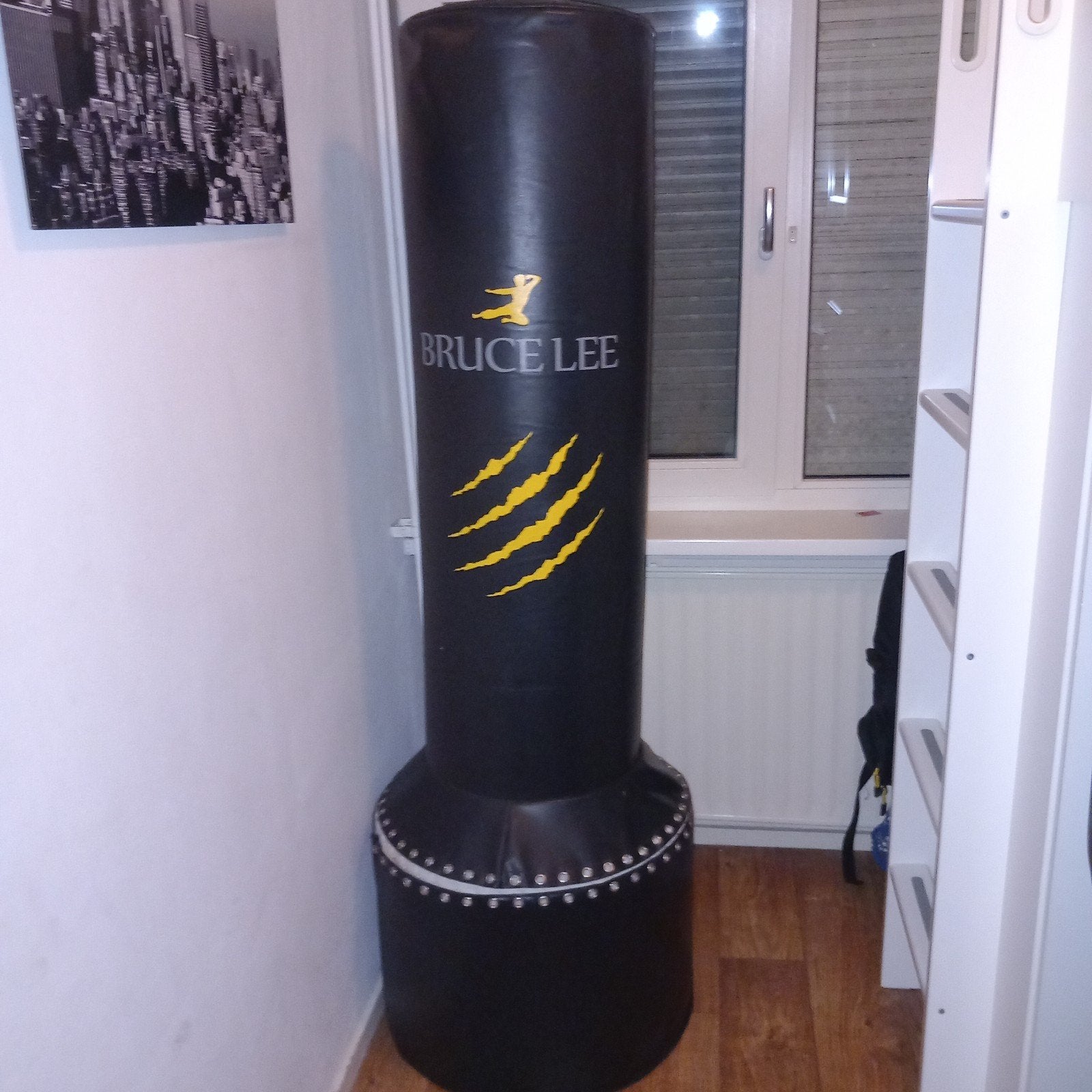 Bruce Lee staande bokszak met zandvulling, Sport en Fitness, Ophalen of Verzenden
