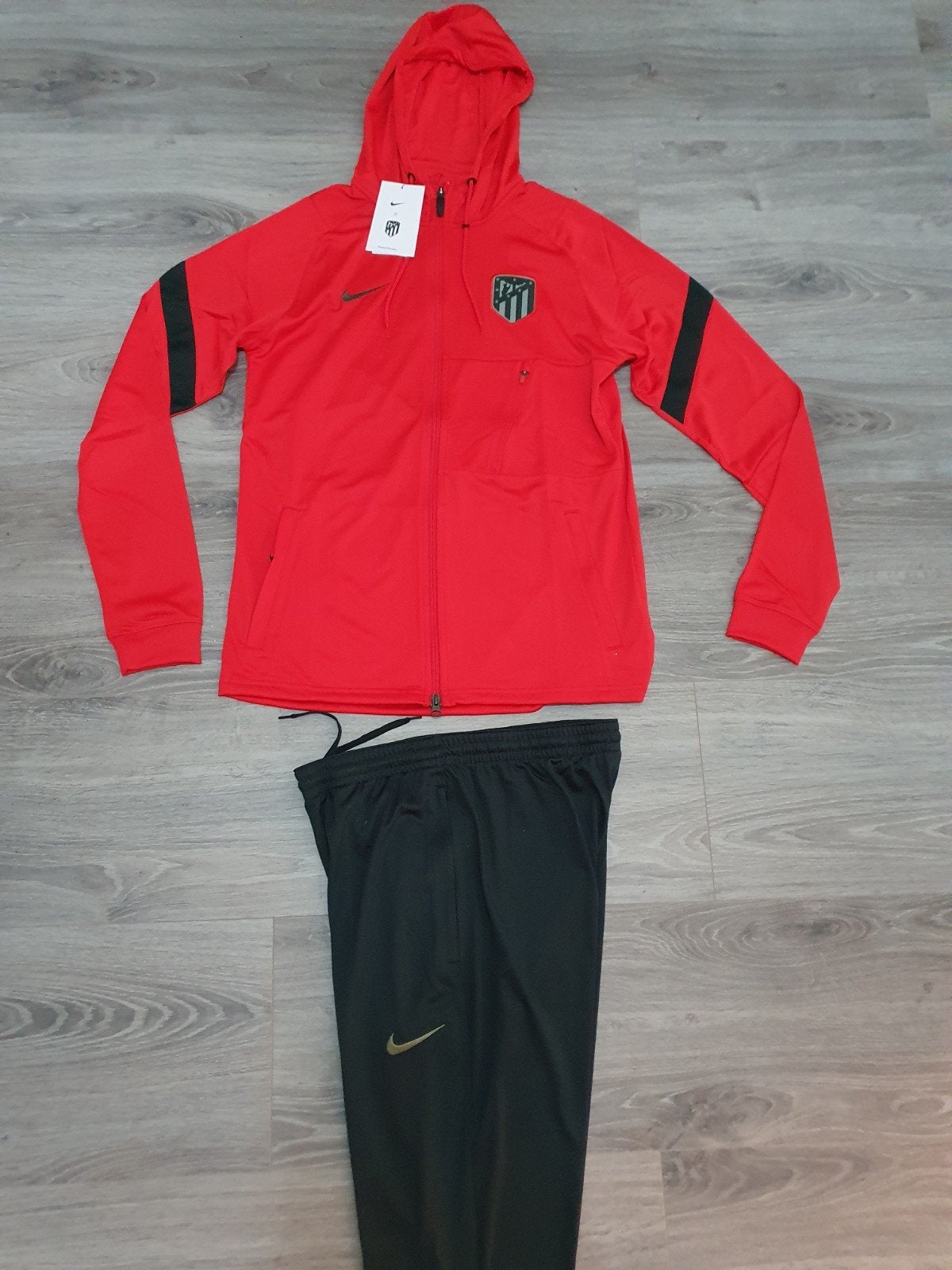 Nike Trainingspak Maat S rood Groen Nieuw, Kleding | Heren, Sportkleding, Nike, Nieuw, Ophalen of Verzenden, Rood
