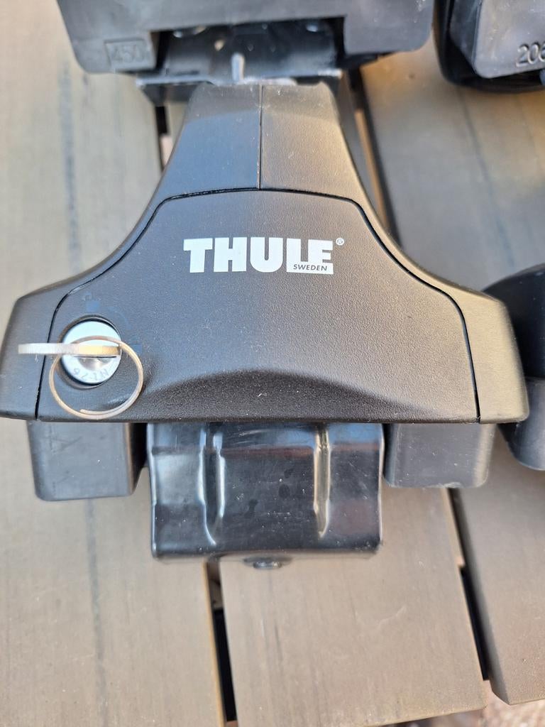 Thule voetenset 754 met kit voor VW Passat (incl. sleutels), Auto diversen, Dakdragers, Ophalen, Gebruikt