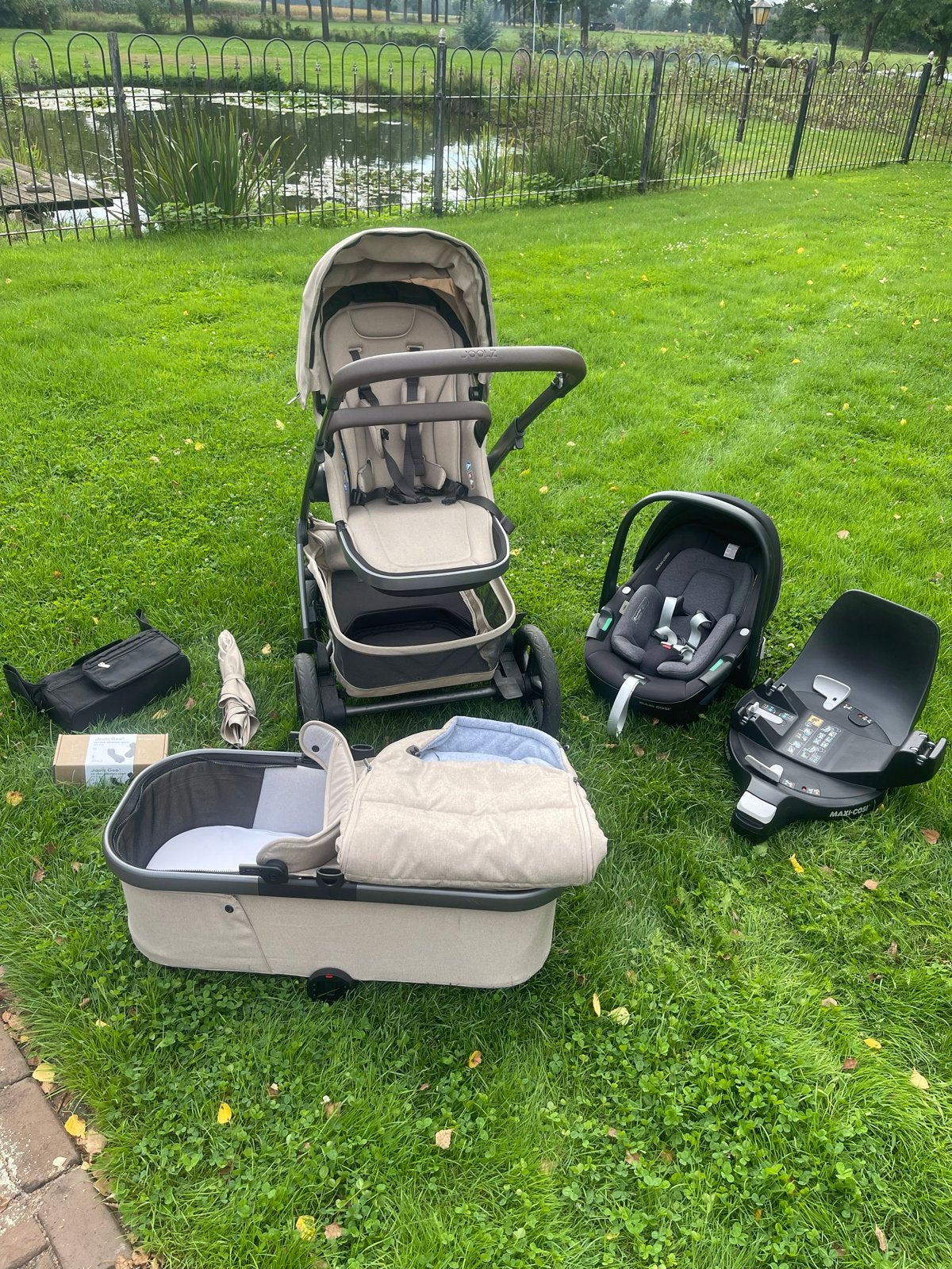 Joolz Geo 3 Taupe Combiwagen compleet met Maxi Cosi en basis, Verstelbare duwstang, Zo goed als nieuw, Combiwagen, Ophalen