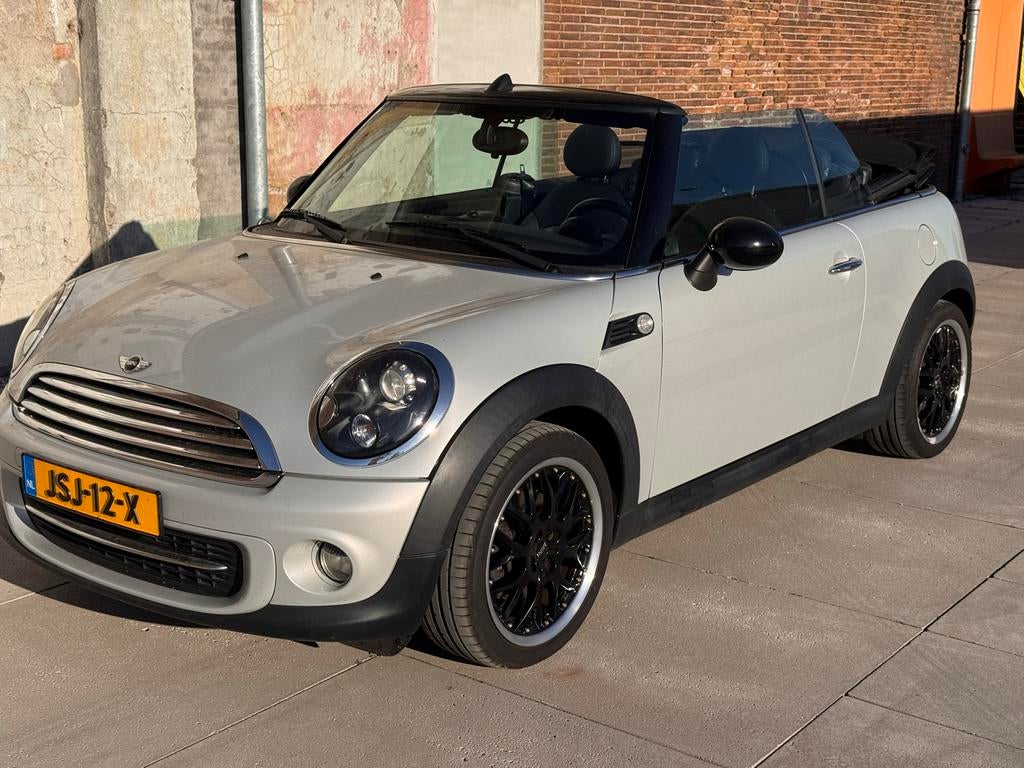 Mini 1.6 Cooper Cabrio 2012 Silver White Metallic, Auto's, Mini, Zwart, 4 cilinders, Cabriolet, 4 stoelen