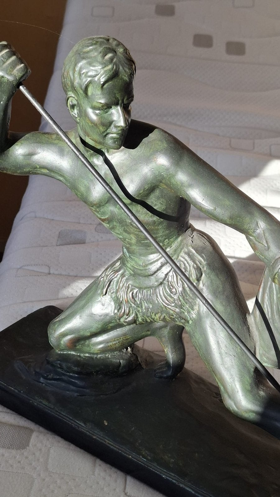 Art deco beeld Man speer leeuw, Ophalen, Gebruikt, Overige materialen, Groen