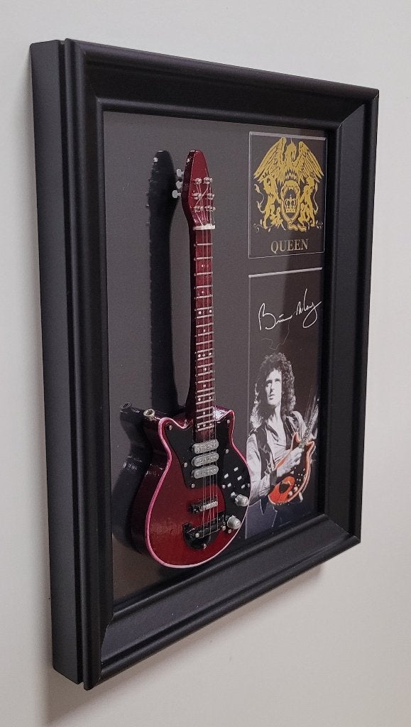 Brian May Queen miniatuur gitaar op lijst wanddeco decoratie, Info@deconoord.nl, Deco Noord, Nieuw, Ophalen of Verzenden