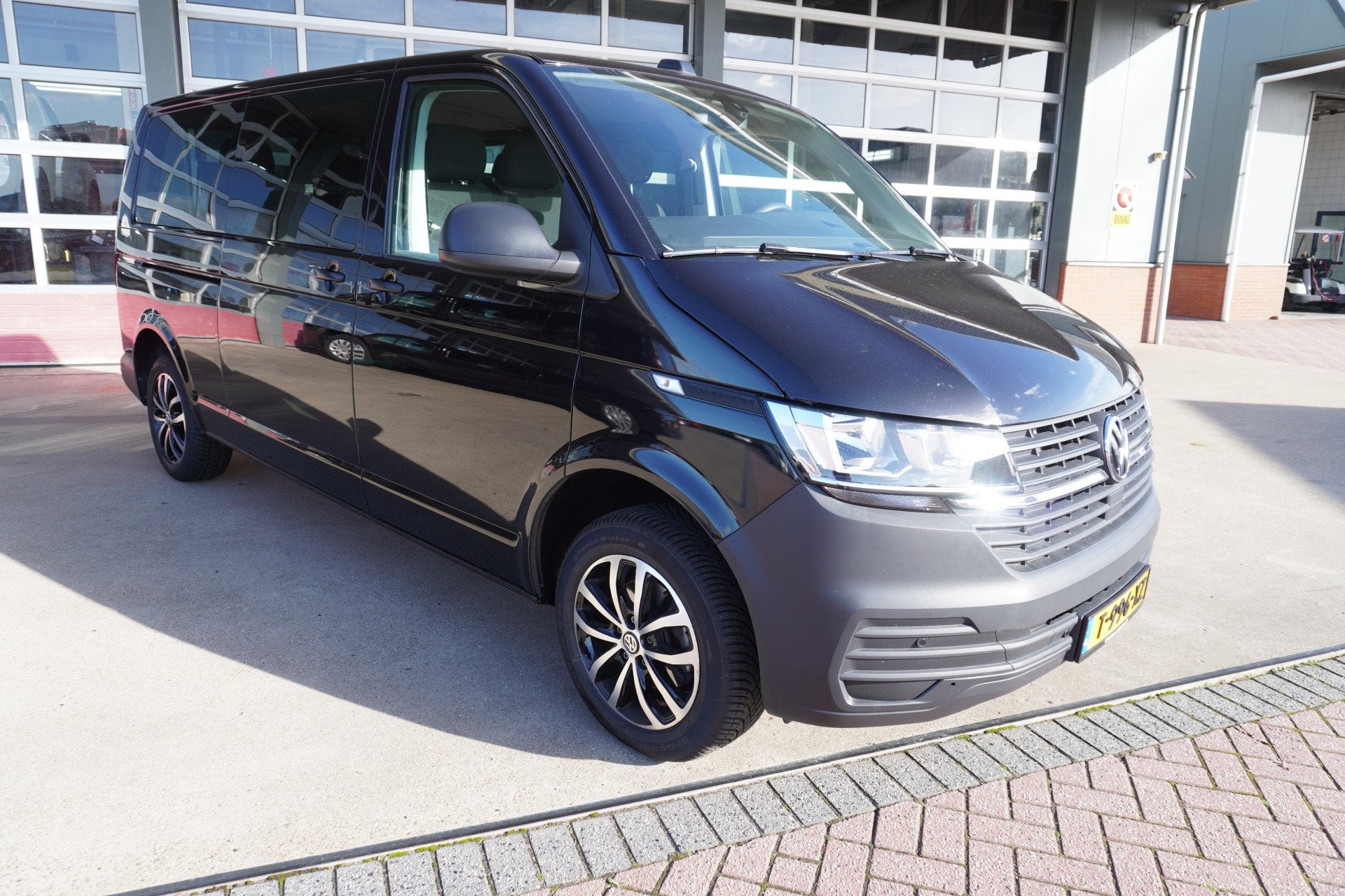 Volkswagen Transporter Kombi 2.0 TDI 150PK L2H1 9 Persoons n, Auto's, Voorwielaandrijving, Stof, Gebruikt, 255 €/maand