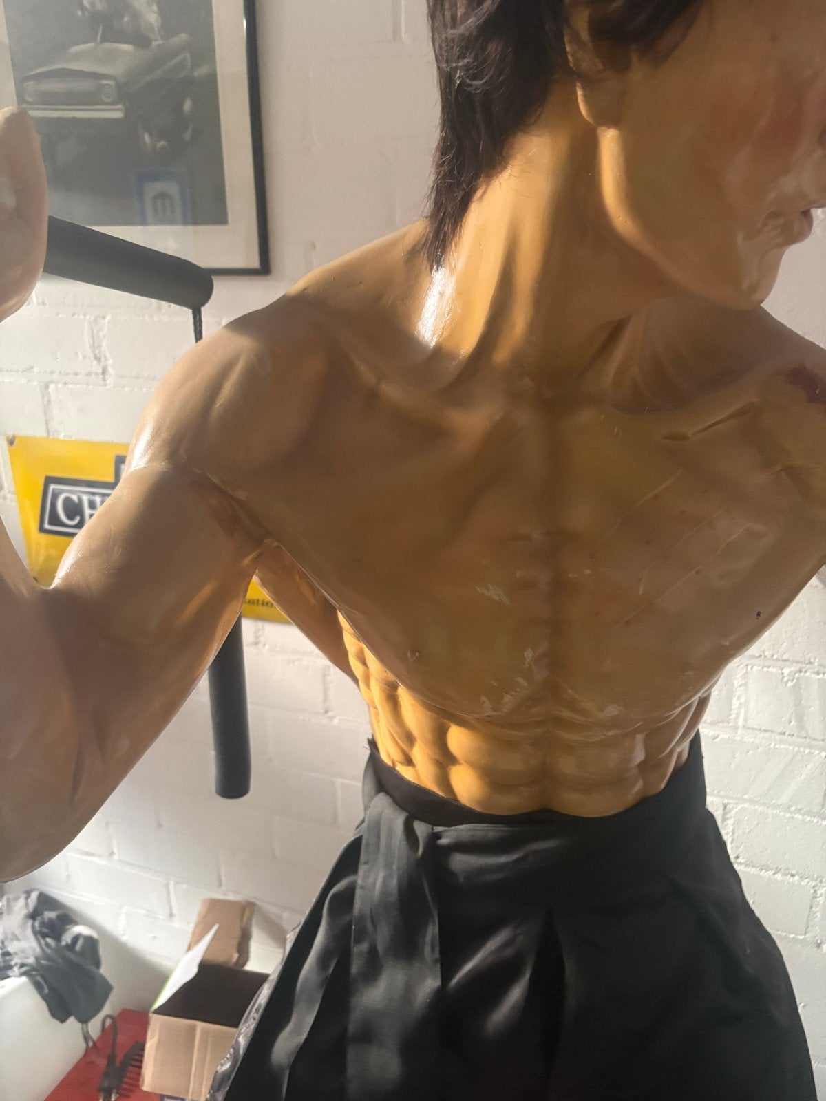 Levensgroot Bruce Lee Beeld - Uniek Decoratiestuk, Ophalen of Verzenden, Handgemaakt, 1 meter - 2 meter, Beeld