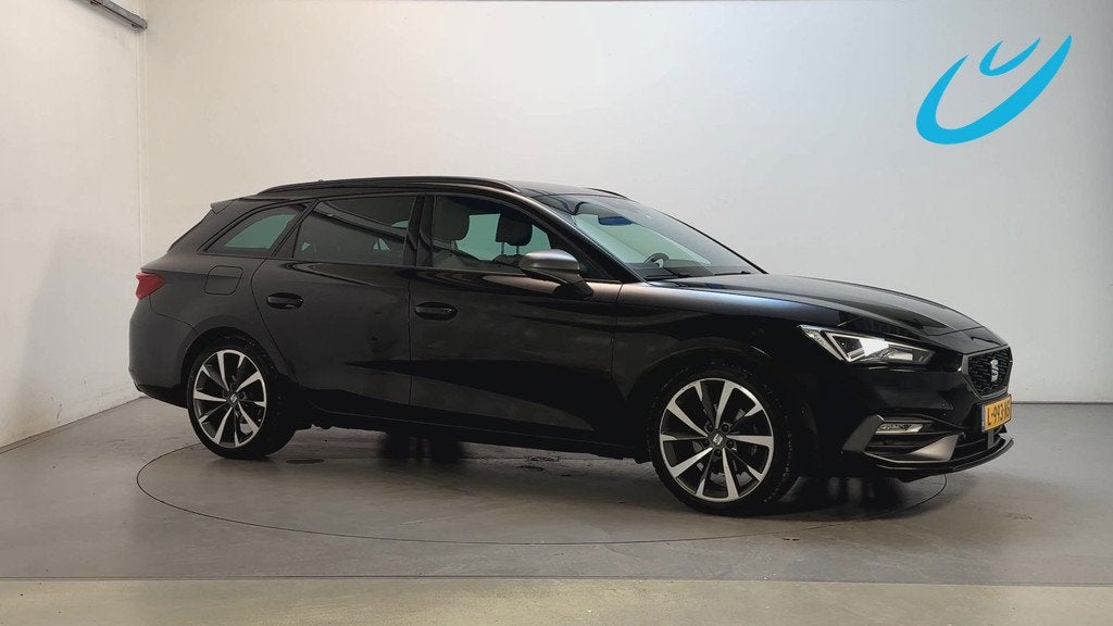 Seat Leon Sportstourer 1.5 eTSI 150pk DSG FR Business Intens, Auto's, Seat, Stof, 4 cilinders, Leon, Zwart