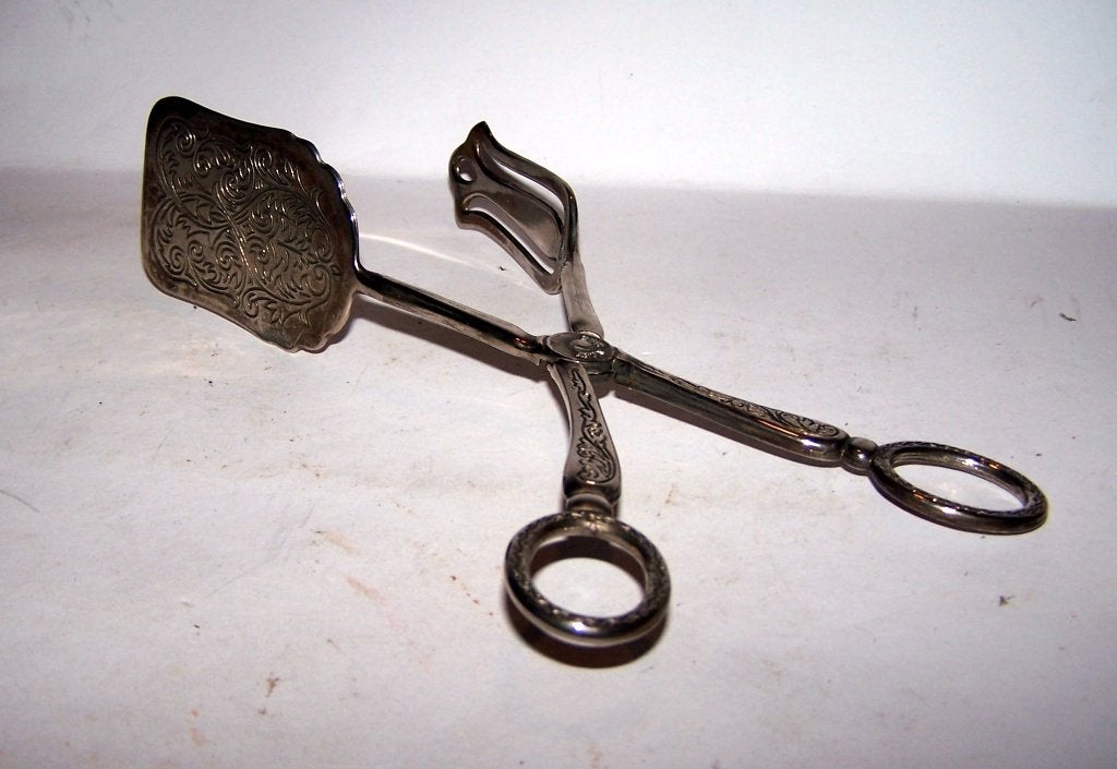 Prachtige antieke bewerkte gebakstang.Zinc Alloy Silverplate, Antiek en Kunst, Ophalen of Verzenden