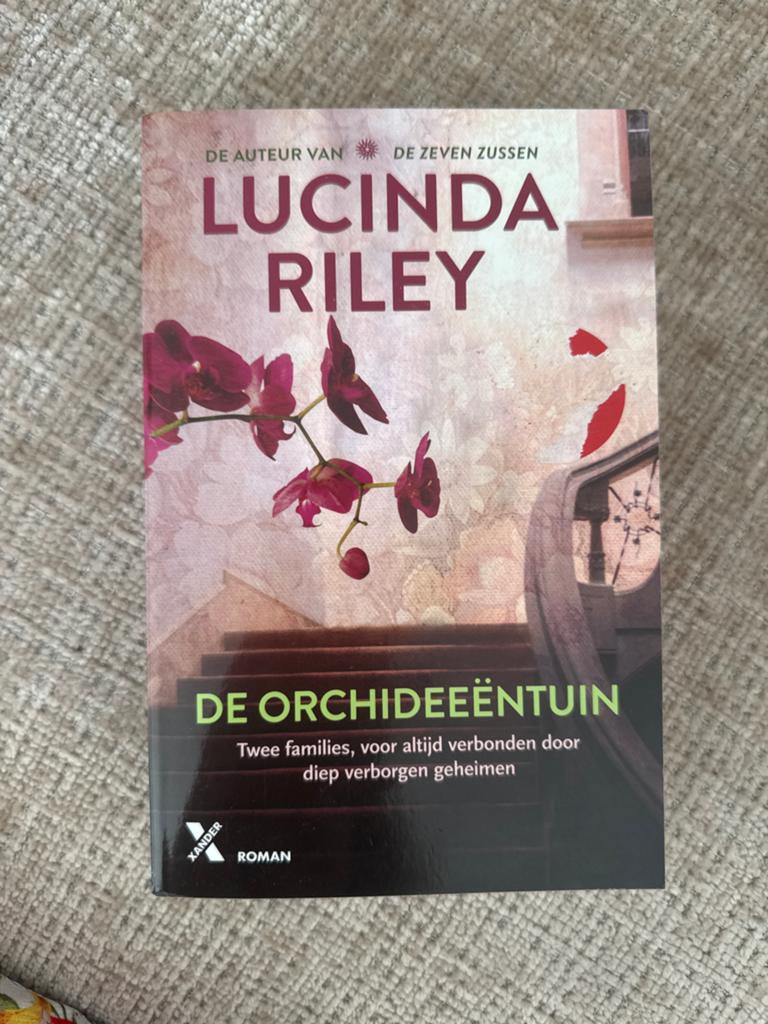 De Orchideeëntuin - Lucinda Riley (De Zeven Zussen) Riley, Ophalen of Verzenden, Zo goed als nieuw, Nederland