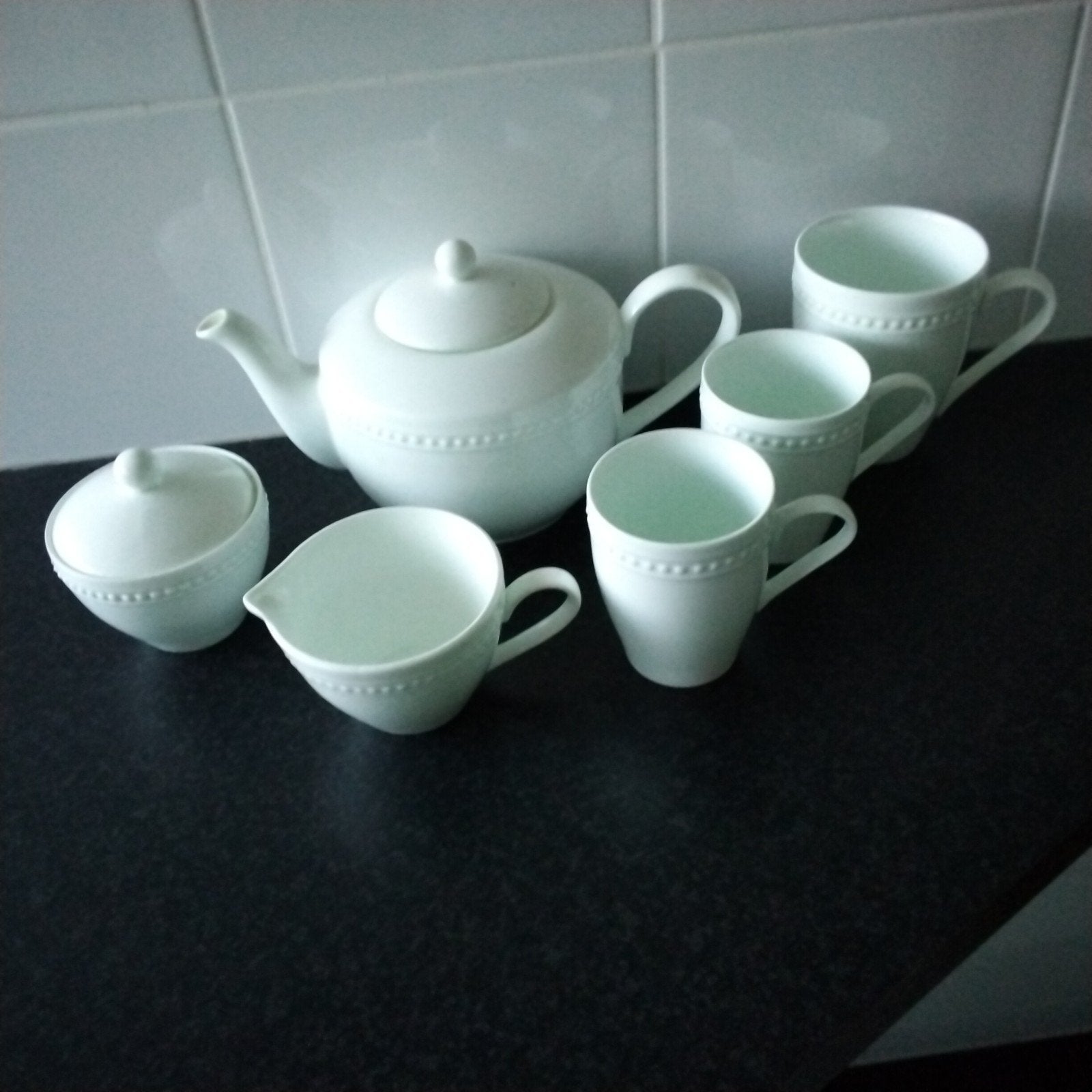 New castle:2  theepot,2 x roomstel,taartbordjes, Huis en Inrichting, Keuken | Servies, Ophalen of Verzenden, Zo goed als nieuw