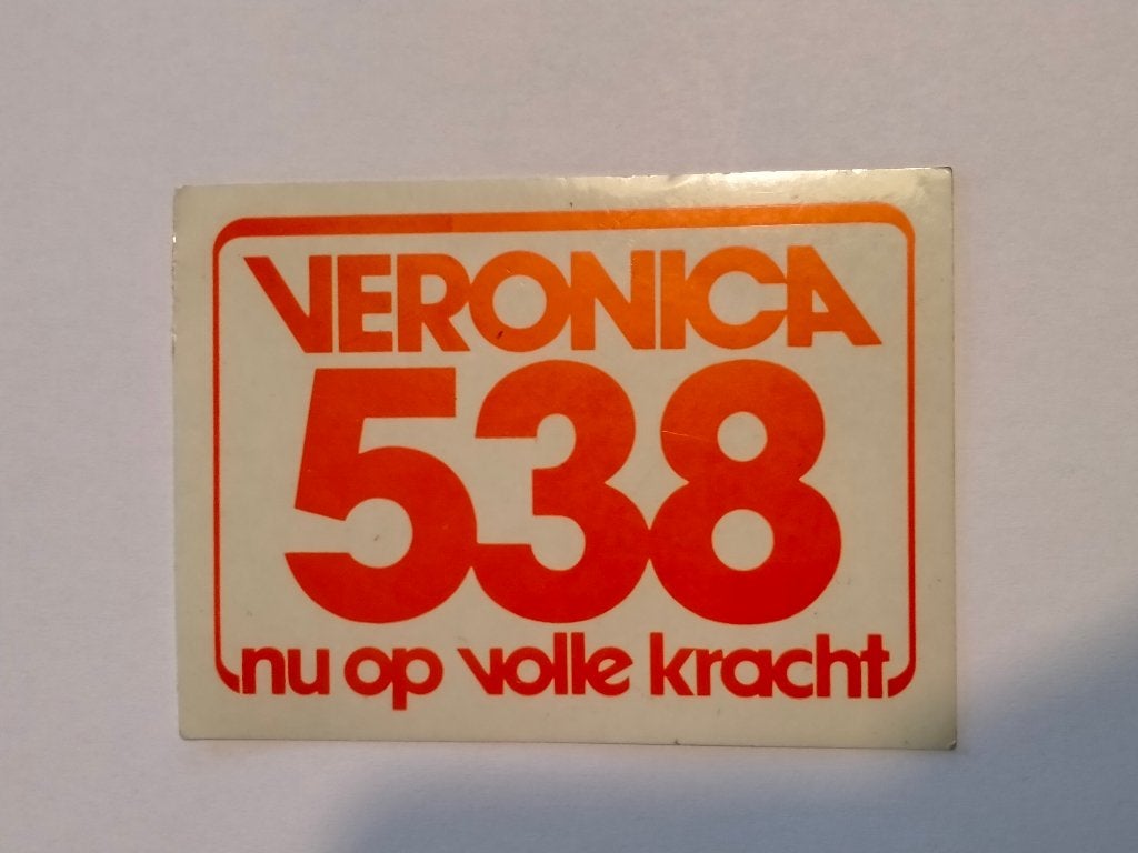 Veronica 538 nu op volle kracht Radio tv vintage sticker, Verzenden, Gebruikt, Overige typen