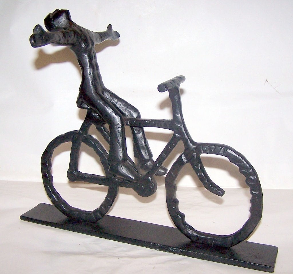 Prachtig gietijzeren zwart beeld- Bicycle man Elur Iron Cast, Antiek en Kunst, Ophalen of Verzenden, 20 - 50 cm, Beeld, Metaal