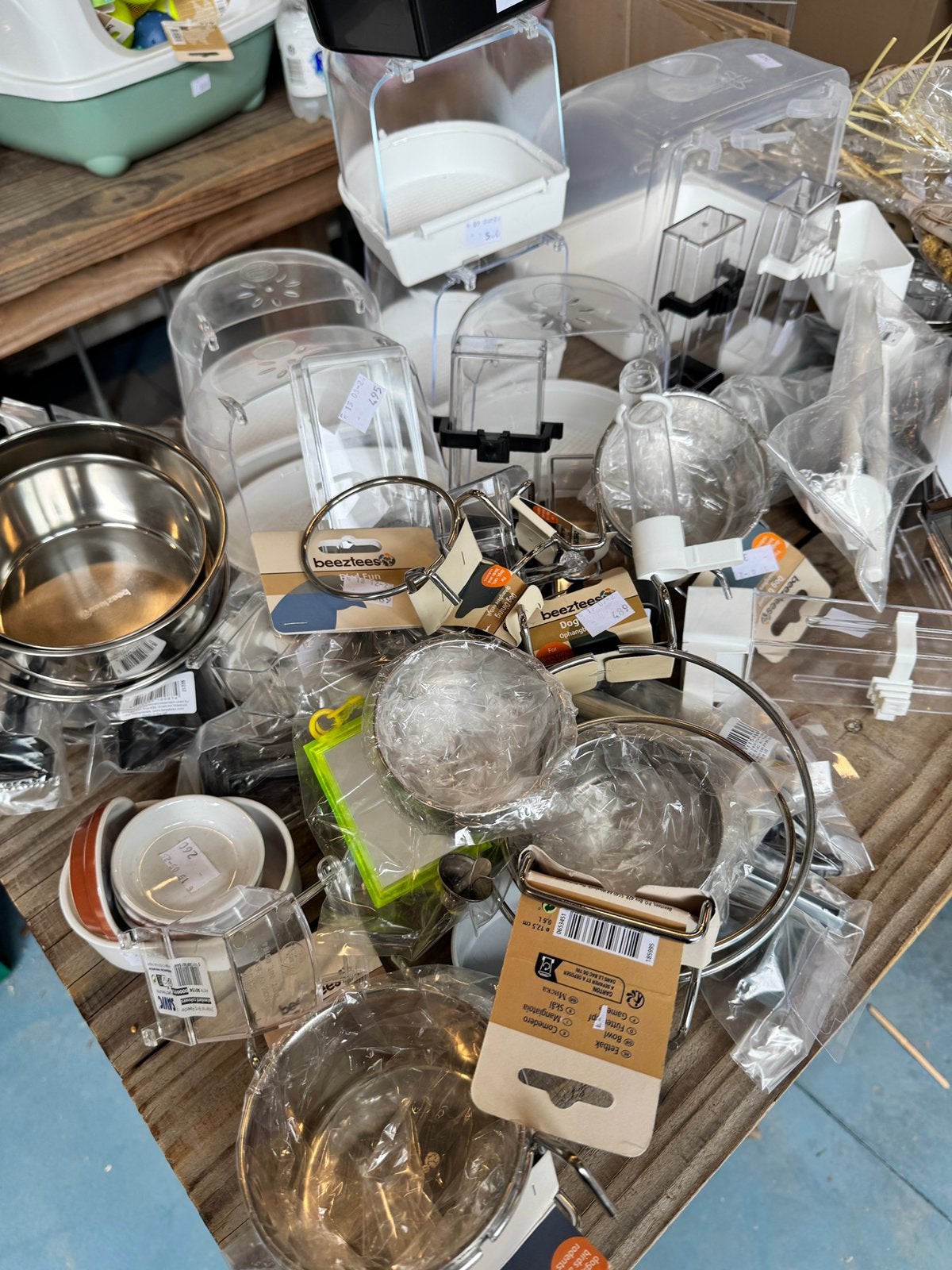 Vogelbadjes, bakjes, zitstokjes, trosgierst etc, Dieren en Toebehoren, Vogels | Toebehoren, Ophalen of Verzenden, Nieuw, Kooi-accessoires
