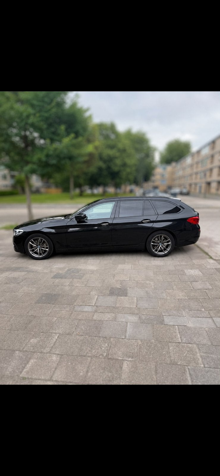 BMW 5-Serie 530d sport line 265pk Aut. 2017 Zwart, Auto's, BMW, Automaat, Achterwielaandrijving, Zwart, 2000 kg