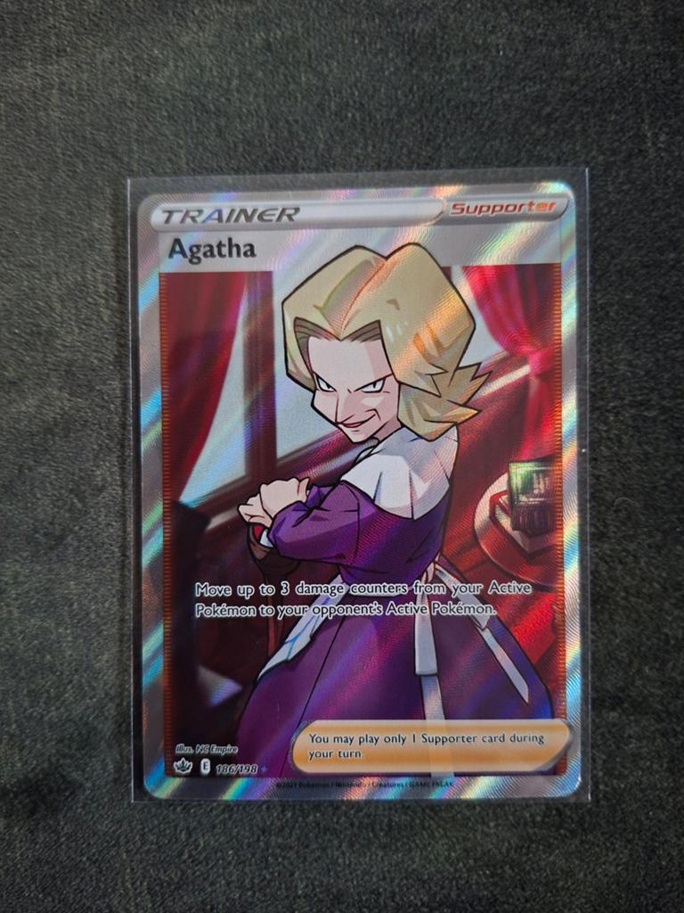 Pokémon TCG: Agatha Full Art Trainer Kaart (Foil), Ophalen of Verzenden, Zo goed als nieuw, Losse kaart, Foil