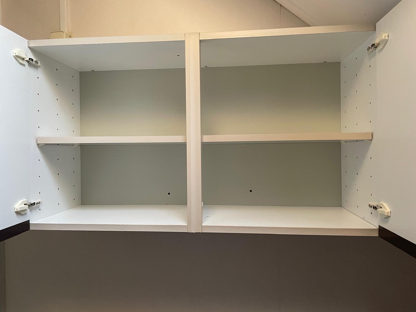 Witte wandkast met deuren - gratis af te halen, Huis en Inrichting, Kasten | Wandmeubels, Ophalen, Overige materialen, Minder dan 150 cm