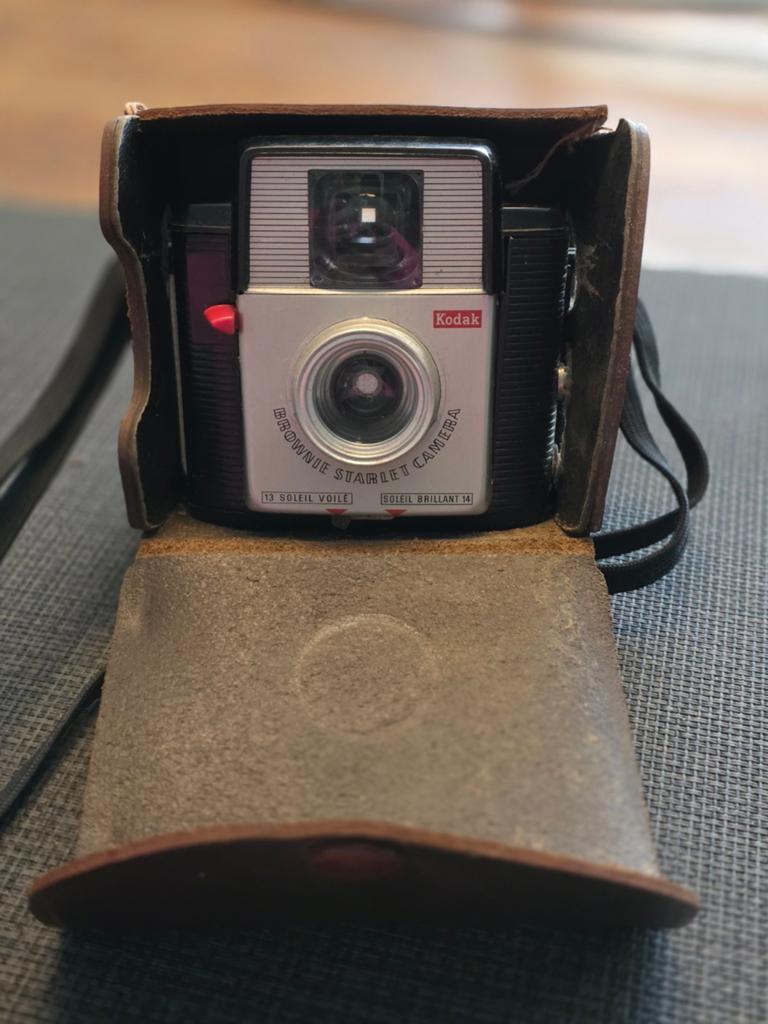 Vintage Kodak Brownie Starlet Camera met Leren Hoes, Ophalen of Verzenden, Gebruikt, Compact, Kodak