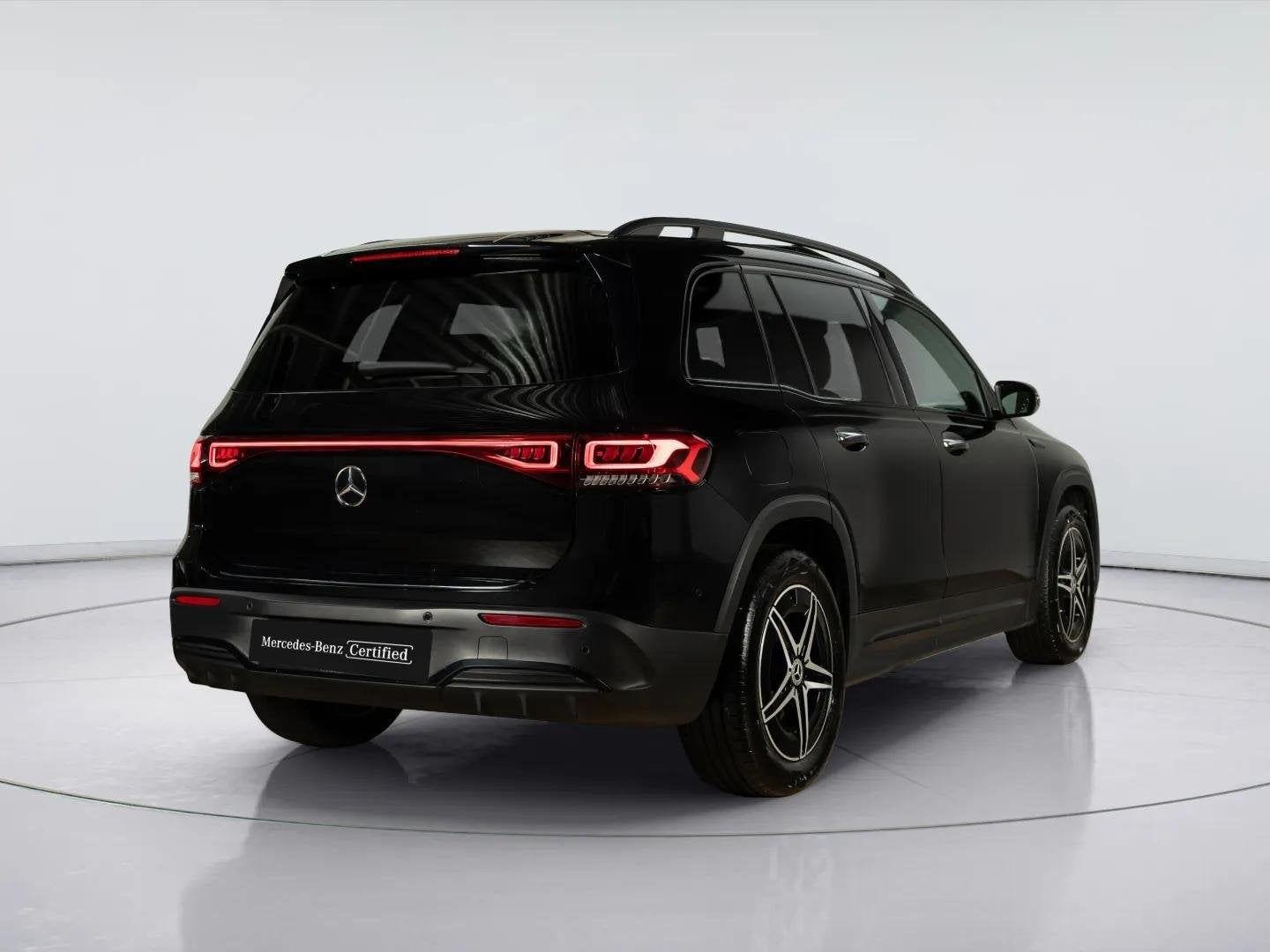 Mercedes-Benz EQB 250 AMG Line 67 kWh | Panorama dak, Auto's, Dealer onderhouden, Gebruikt, Zwart, SUV of Terreinwagen