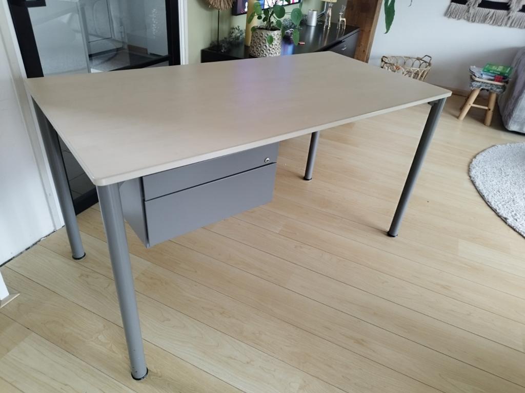 Bureau 140 x 70 cm., Huis en Inrichting, Bureaus, Ophalen