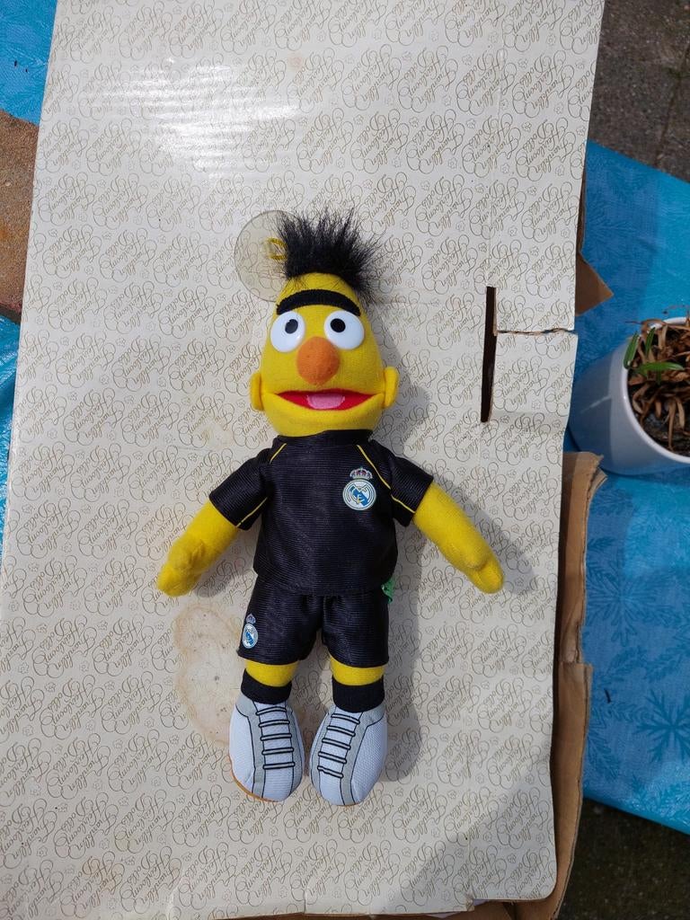 Bert Sesamstraat knuffel in Real Madrid tenue, Overige merken, Overige karakters, Overige typen, Nieuw