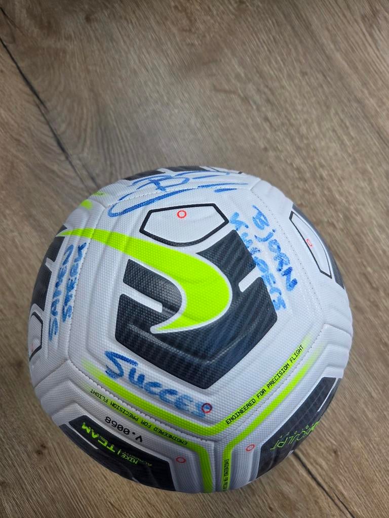 Gesigneerde voetbal van scheidsrechter Björn Kuipers, Ophalen of Verzenden