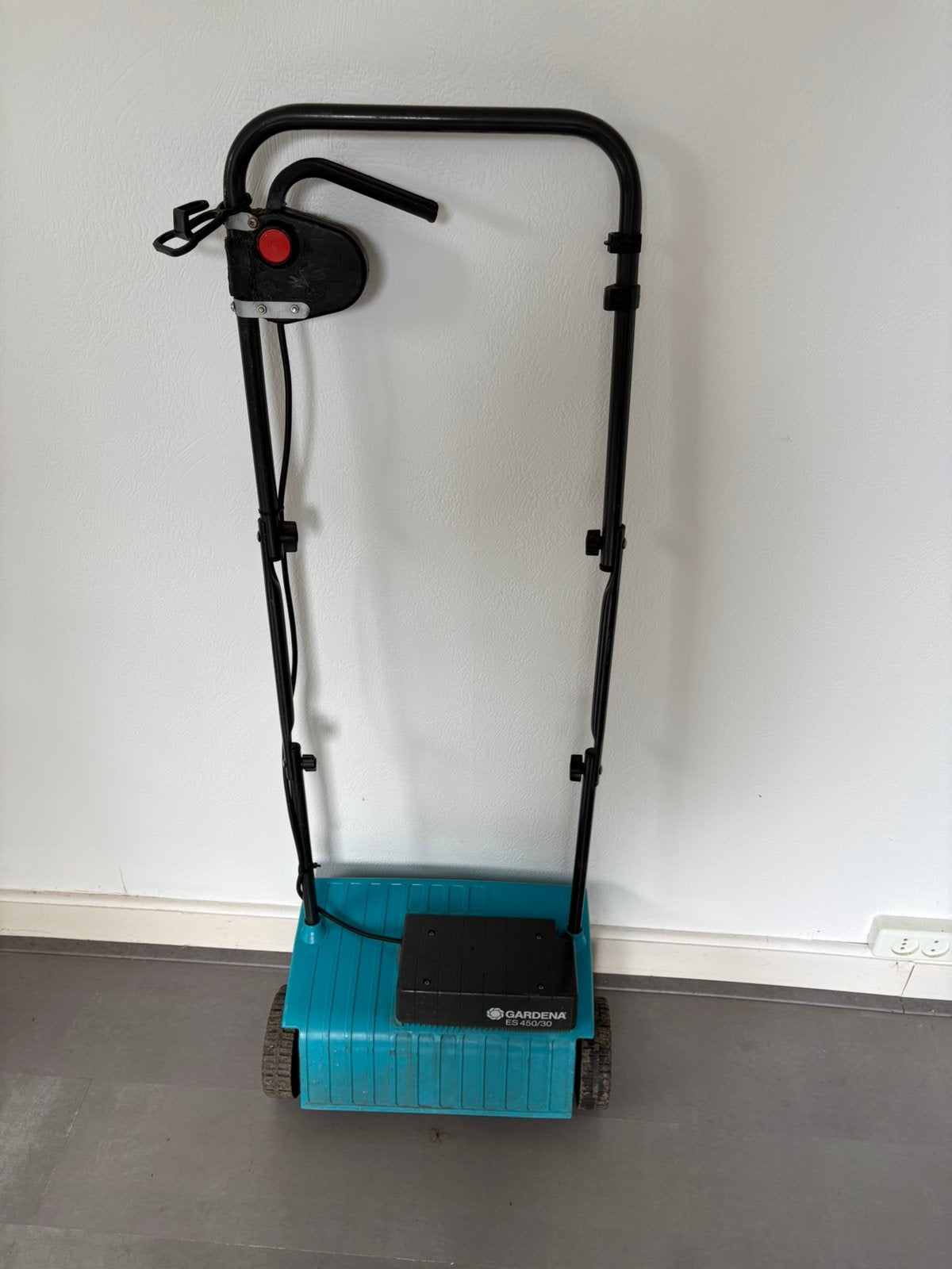 Gardena elektrische verticuteer/grasbeluchtiger machine, Ophalen, Zo goed als nieuw
