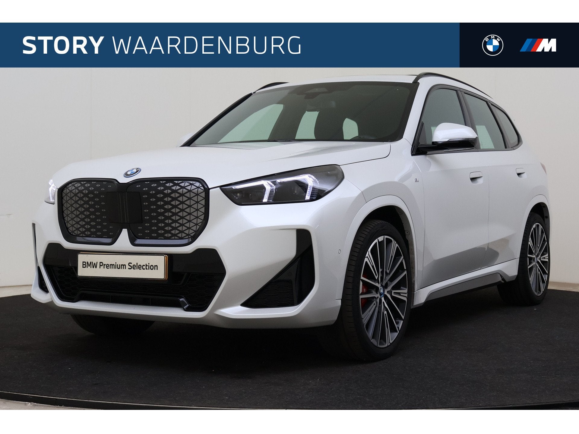 BMW iX1 eDrive20 M Sport / Panoramadak / Sportstoelen / Comf, Dealer onderhouden, Gebruikt, Met garantie (alle), 24 min
