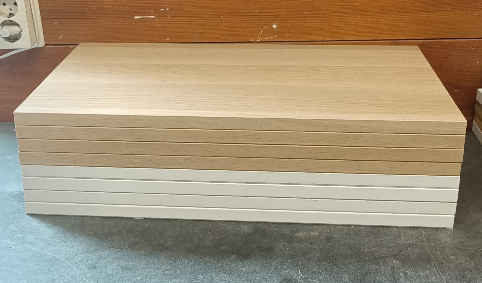 8x Ikea BESTA Planken, wit en eiken, 56x36 cm, Ophalen