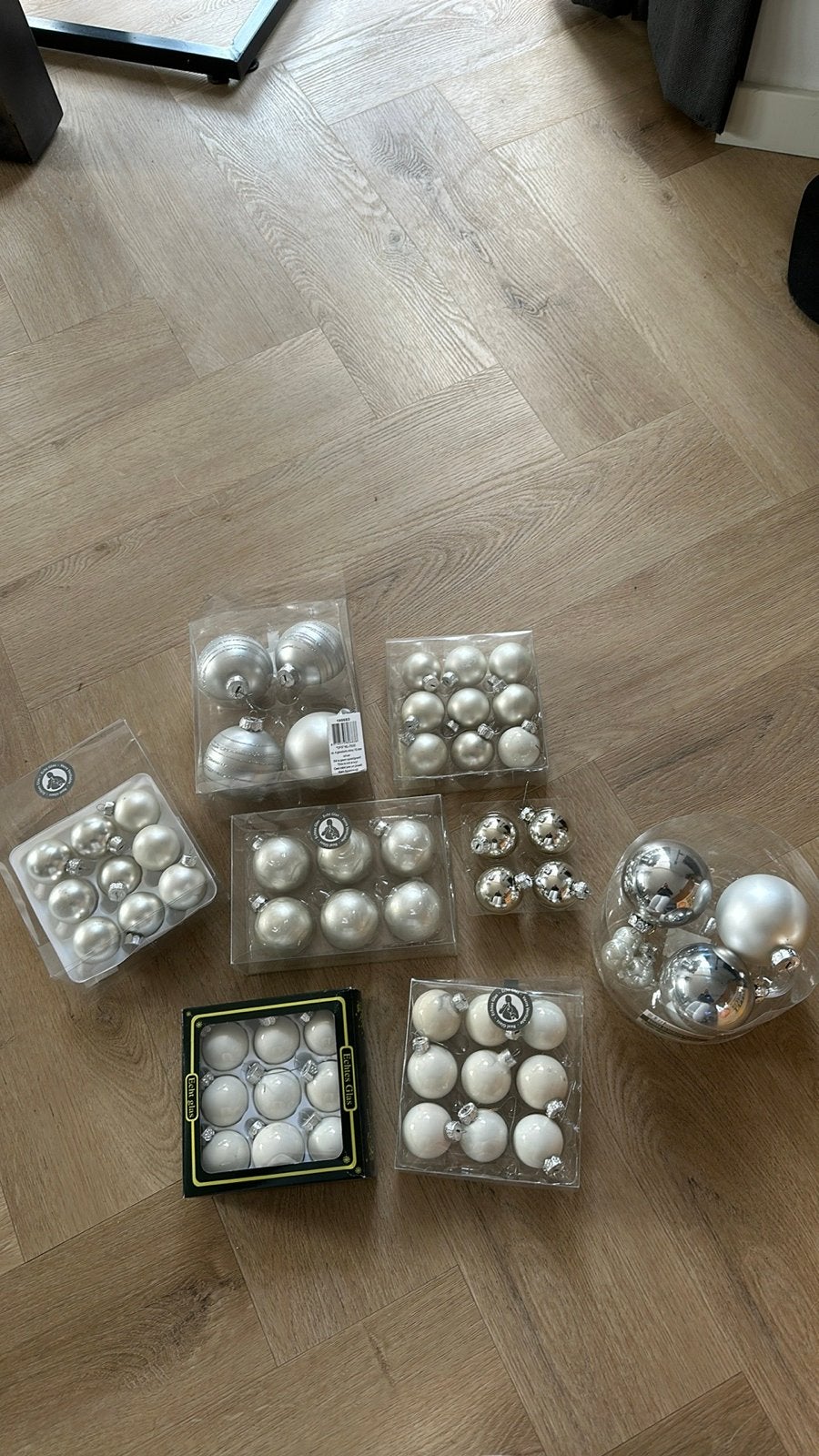 Witte en Zilverkleurige Kerstballen, Ophalen of Verzenden, Zo goed als nieuw