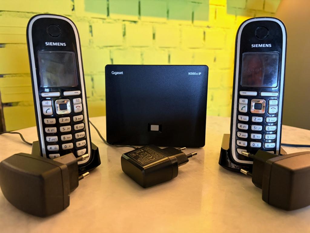 Siemens Gigaset N300a IP station met 2 handsets, Ophalen, Zo goed als nieuw, Telefoon